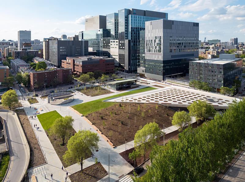 Press kit | 865-67 - Press release | Place des Montréalaises: A Monumental Gesture Inscribing Women’s Memory at the Heart of a City - Lemay - Landscape Architecture - Photo credit: Vincent Brillant