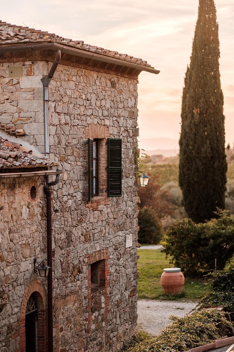 Press kit | 7849-01 - Press release | "Dream in Progress": The New Book About the Architecture of Travel with Outstanding Hotels and Holiday Homes - URLAUBSARCHITEKTUR - Lifestyle - Colle ai Lecci (IT) by Nina Mair &amp; Ana Turcan - Photo credit: Ana Turcan