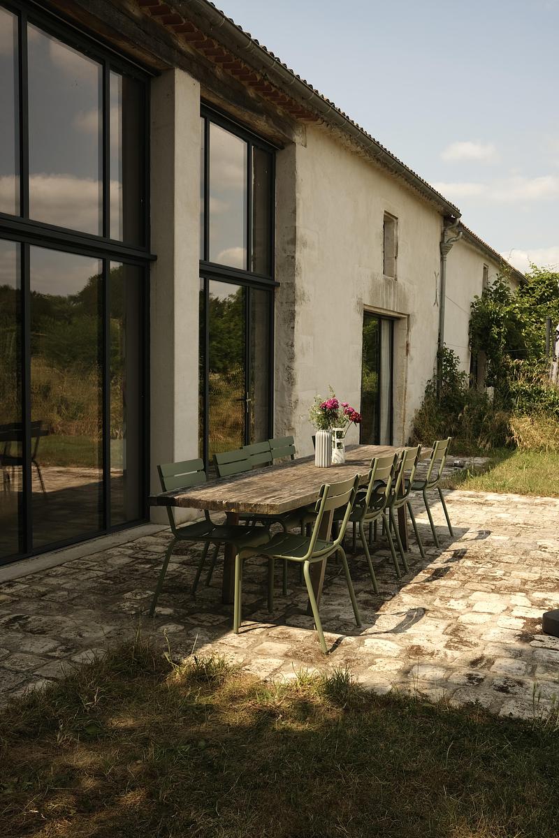 Press kit | 7849-01 - Press release | "Dream in Progress": The New Book About the Architecture of Travel with Outstanding Hotels and Holiday Homes - URLAUBSARCHITEKTUR - Lifestyle - La Ferme de Brouage (FR) by lsl architects - Photo credit: Antoine Leveque