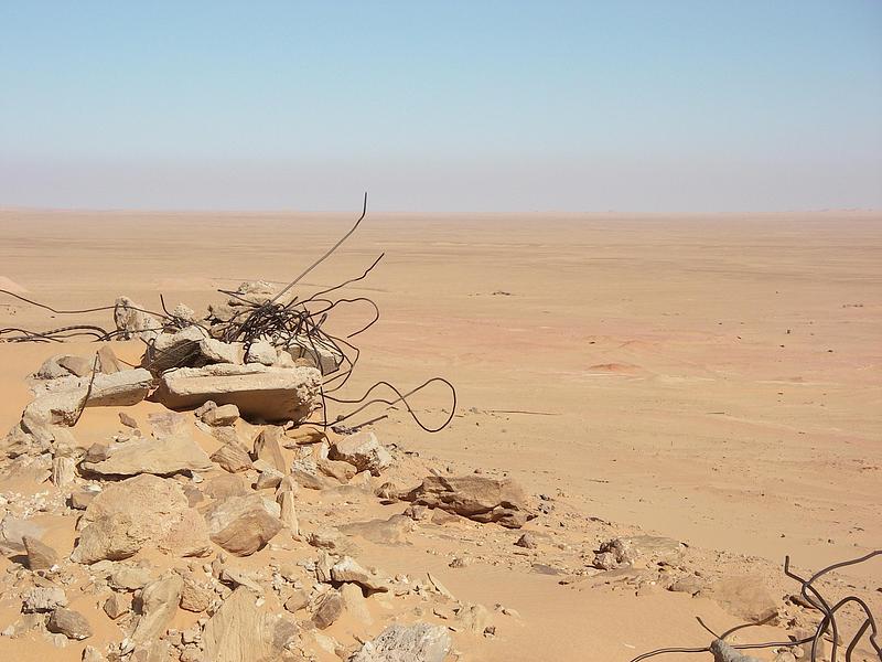 Press kit | 748-54 - Press release | UQAM’s Centre de design Presents "Toxicité coloniale : Architecture et paysage radioactifs français dans le Sahara" - Centre de design de l'UQAM - Event + Exhibition - Ruins, 2007. Ruins around the former Saharan Military Experiments Center in Reggane, 2007. - Photo credit: Bruno Barrillot. With kind permission of the Armaments Observatory (https://www.obsarm.info/). 