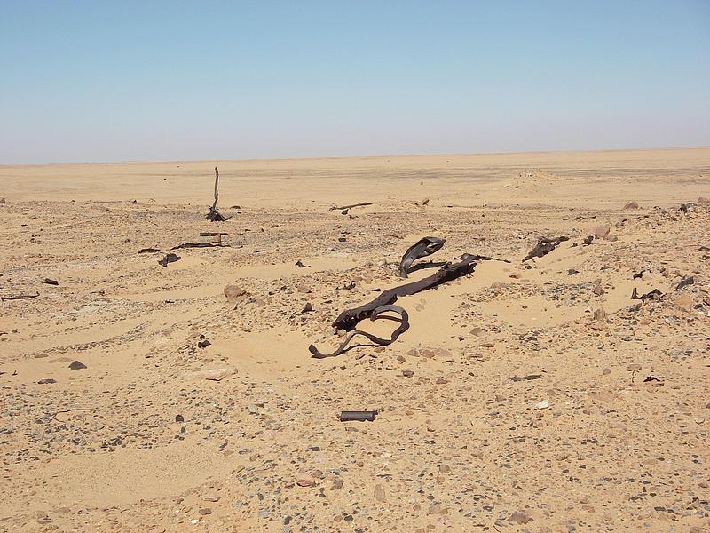 Press kit | 748-54 - Press release | UQAM’s Centre de design Presents "Toxicité coloniale : Architecture et paysage radioactifs français dans le Sahara" - Centre de design de l'UQAM - Event + Exhibition - Metals “Blue Gerboise”, 2007. Various metals and materials abandoned in the Sahara around the former Saharan Military Testing Center, Reggane, 2007. - Photo credit: Bruno Barrillot. With kind permission of the Armaments Observatory (https://www.obsarm.info/). 