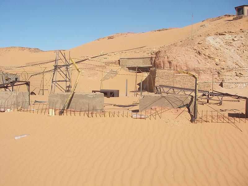 Press kit | 748-54 - Press release | UQAM’s Centre de design Presents "Toxicité coloniale : Architecture et paysage radioactifs français dans le Sahara" - Centre de design de l'UQAM - Event + Exhibition - <p style="">Views of the buildings of the former Saharan Military Experimentation Centre, Reggane, 2007.</p> - Photo credit: Bruno Barrillot. With kind permission of the Armaments Observatory (https://www.obsarm.info/). 