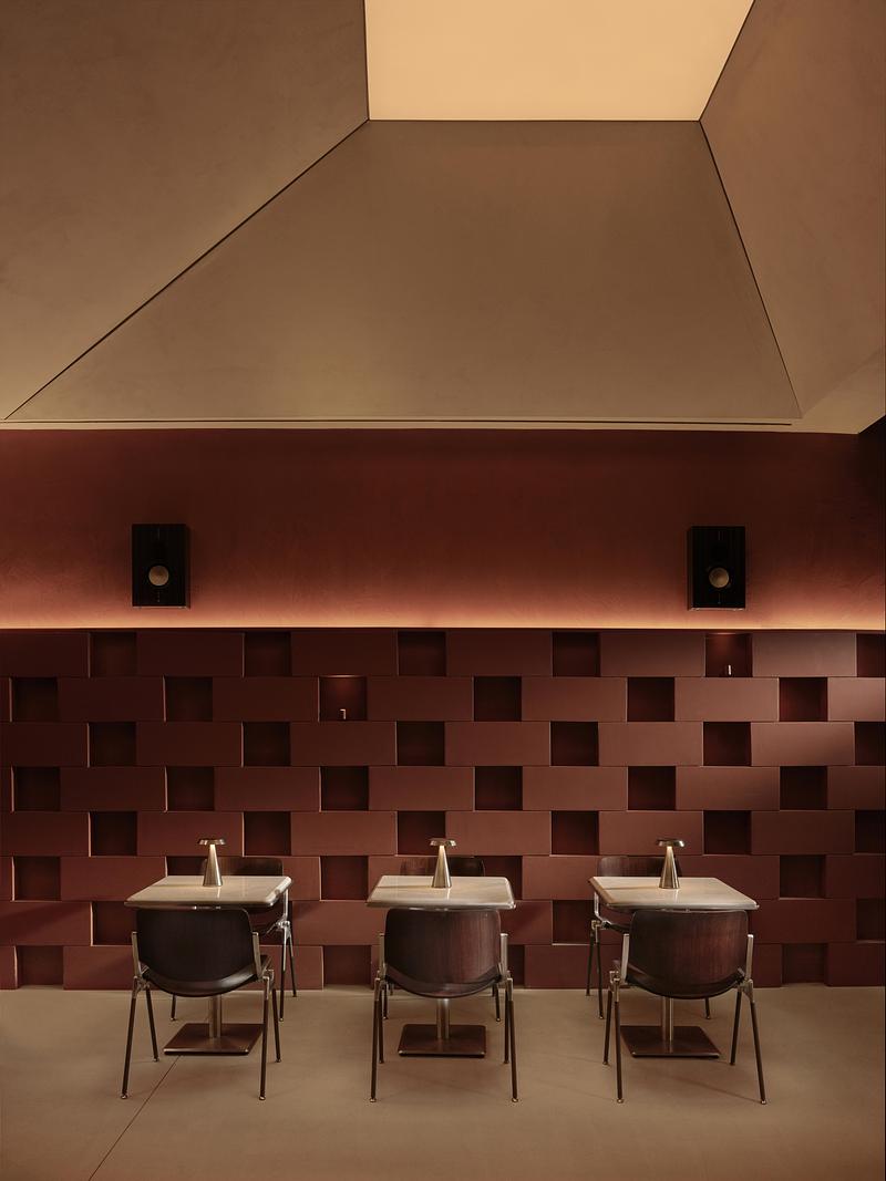 Press kit | 7775-02 - Press release | AINEN: URBANJOBS Reimagines the Burger Bar at Tersane Istanbul - URBANJOBS - Commercial Interior Design - AINEN by URBANJOBS - Photo credit: İbrahim Özbunar I 645studio 