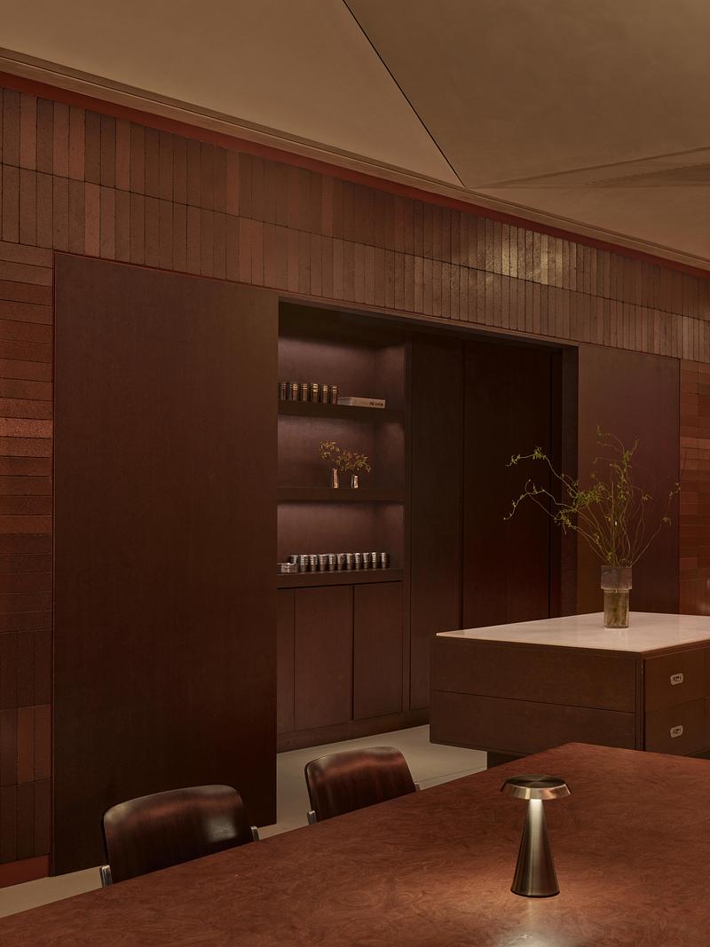 Press kit | 7775-02 - Press release | AINEN: URBANJOBS Reimagines the Burger Bar at Tersane Istanbul - URBANJOBS - Commercial Interior Design - AINEN by URBANJOBS - Photo credit: İbrahim Özbunar I 645studio 