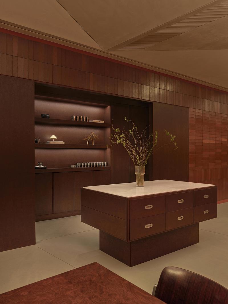 Press kit | 7775-02 - Press release | AINEN: URBANJOBS Reimagines the Burger Bar at Tersane Istanbul - URBANJOBS - Commercial Interior Design - AINEN by URBANJOBS - Photo credit: İbrahim Özbunar I 645studio 