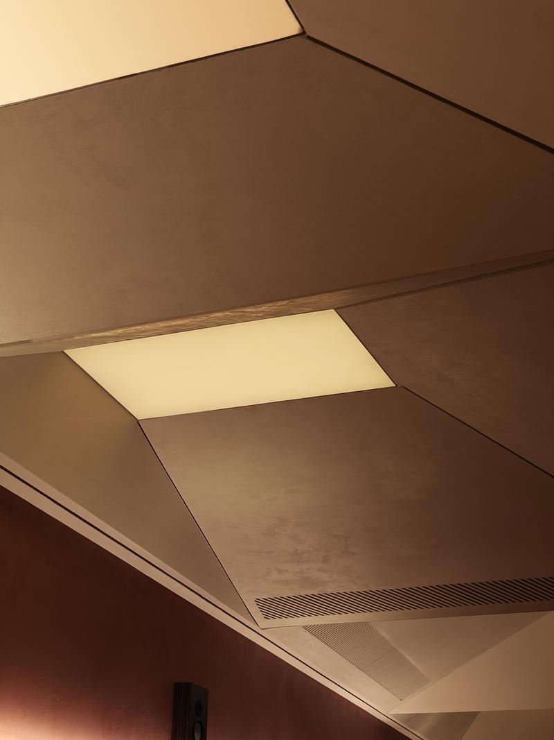 Press kit | 7775-02 - Press release | AINEN: URBANJOBS Reimagines the Burger Bar at Tersane Istanbul - URBANJOBS - Commercial Interior Design - AINEN by URBANJOBS - Photo credit: İbrahim Özbunar I 645studio