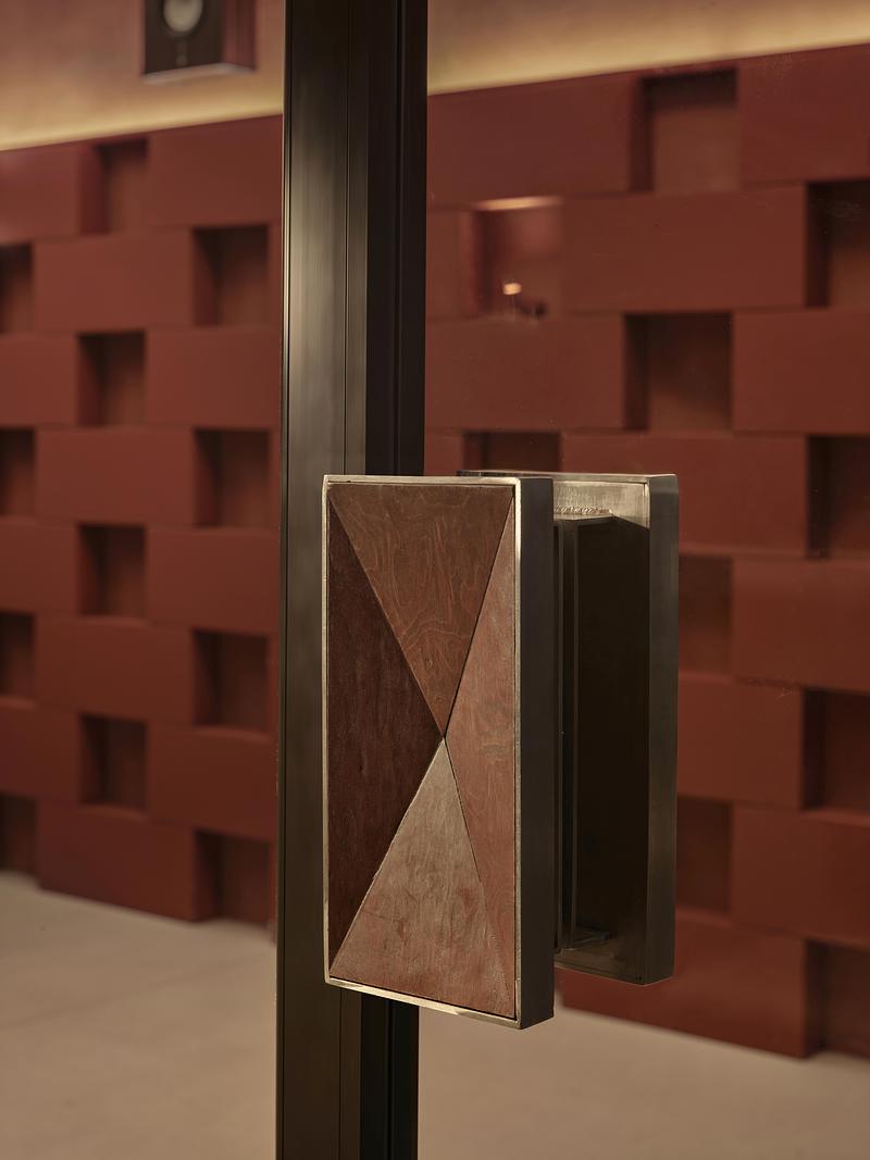 Press kit | 7775-02 - Press release | AINEN: URBANJOBS Reimagines the Burger Bar at Tersane Istanbul - URBANJOBS - Commercial Interior Design - AINEN by URBANJOBS - Photo credit: İbrahim Özbunar I 645studio