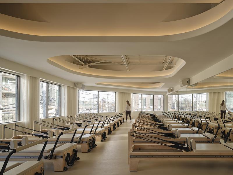 Dossier de presse | 7505-02 - Communiqué de presse | Solis Movement Expands East: A Sun-Washed Sanctuary for Strength and Motion - Simone Ferkul Projects - Design d’intérieur commercial - Crédit photo : Riley Snelling 