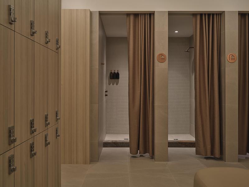 Dossier de presse | 7505-02 - Communiqué de presse | Solis Movement Expands East: A Sun-Washed Sanctuary for Strength and Motion - Simone Ferkul Projects - Design d’intérieur commercial - Crédit photo : Riley Snelling 