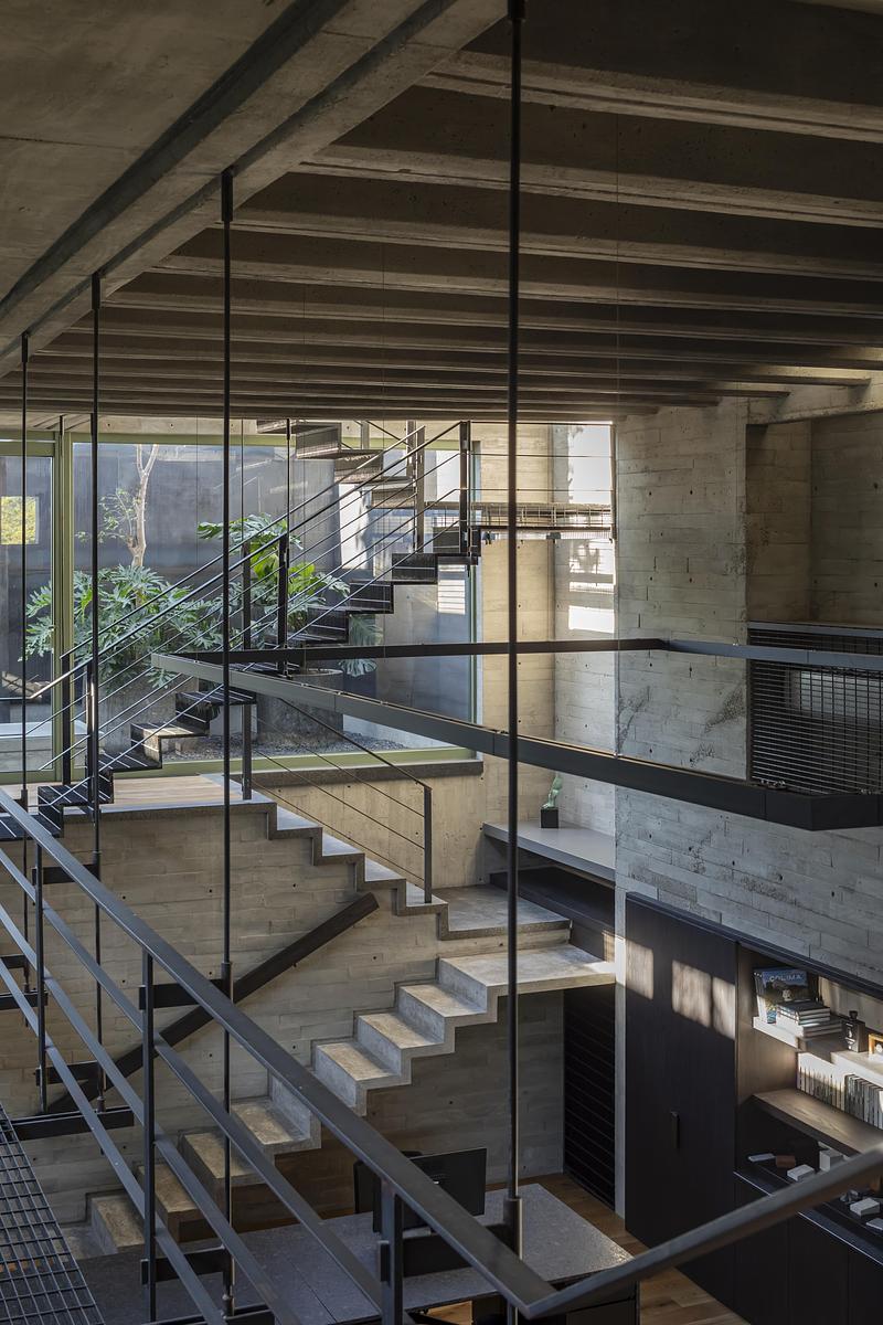 Press kit | 7274-01 - Press release | Taller Di Frenna Arquitectos - Di Frenna Arquitectos - Commercial Architecture - <pre>Staircase set, view from the suspension bridge</pre> - Photo credit: Onnis Luque