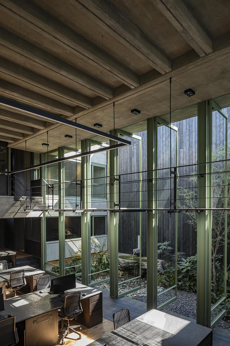 Press kit | 7274-01 - Press release | Taller Di Frenna Arquitectos - Di Frenna Arquitectos - Commercial Architecture - <pre>View of the inner courtyard</pre> - Photo credit: Onnis Luque