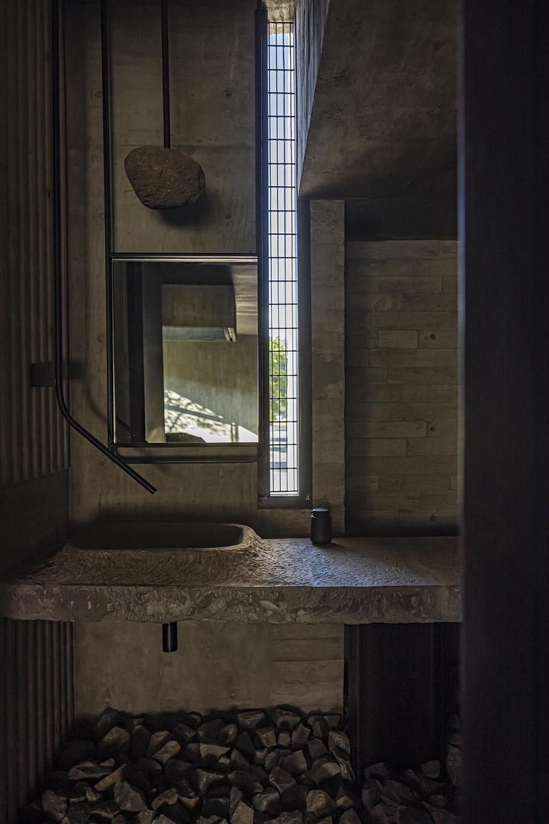 Press kit | 7274-01 - Press release | Taller Di Frenna Arquitectos - Di Frenna Arquitectos - Commercial Architecture - <pre>Hall bathroom</pre> - Photo credit: Onnis Luque