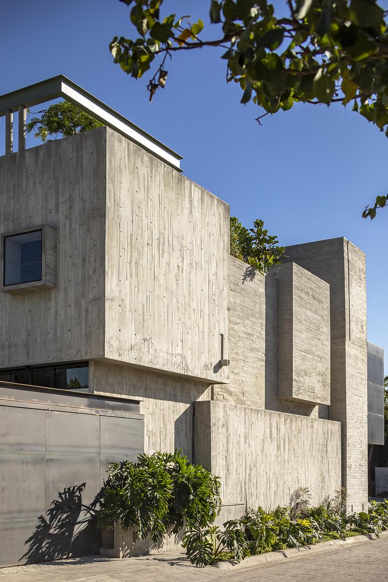 Press kit | 7274-01 - Press release | Taller Di Frenna Arquitectos - Di Frenna Arquitectos - Commercial Architecture - <pre>Side facade</pre> - Photo credit: Onnis Luque