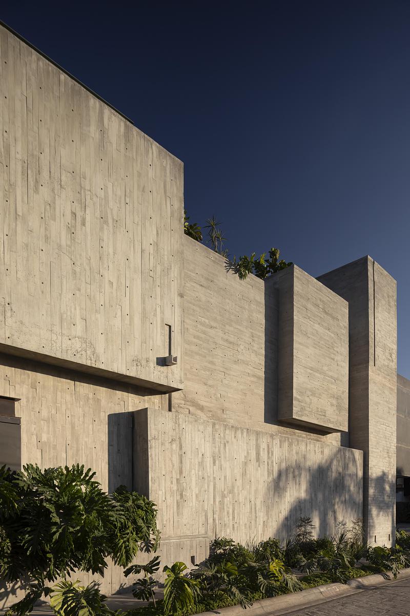 Press kit | 7274-01 - Press release | Taller Di Frenna Arquitectos - Di Frenna Arquitectos - Commercial Architecture - Side Facade - Photo credit: Onnis Luque