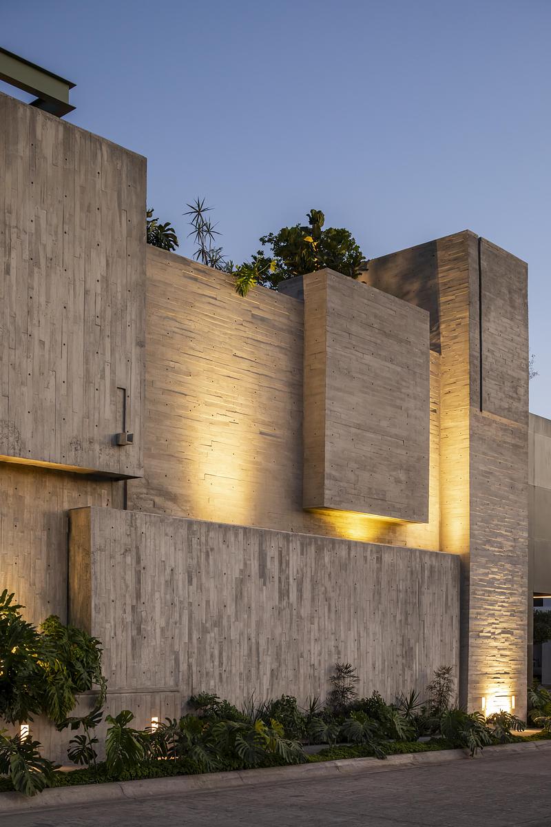 Press kit | 7274-01 - Press release | Taller Di Frenna Arquitectos - Di Frenna Arquitectos - Commercial Architecture - <pre>Side facade</pre> - Photo credit: Onnis Luque