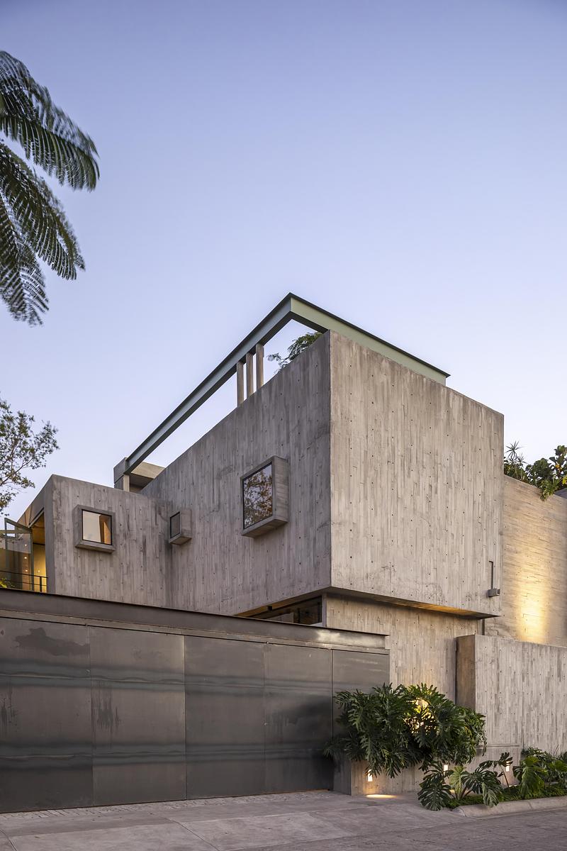 Press kit | 7274-01 - Press release | Taller Di Frenna Arquitectos - Di Frenna Arquitectos - Commercial Architecture - <pre>Side facade</pre> - Photo credit: Onnis Luque