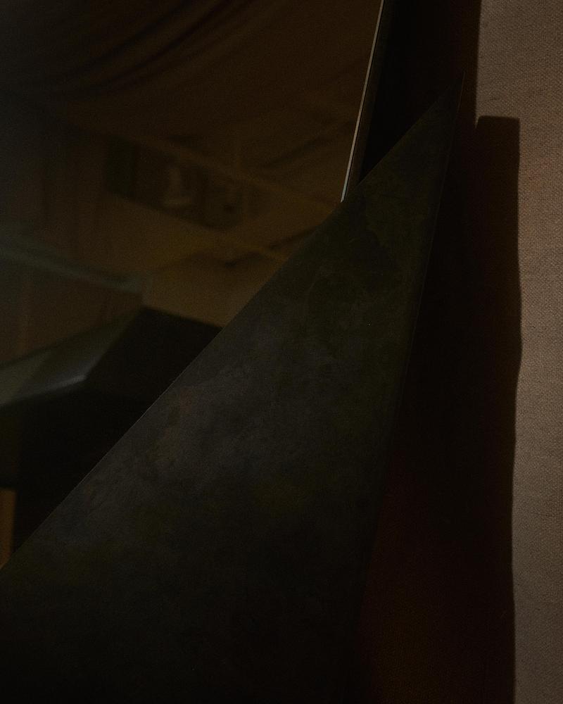 Press kit | 7861-01 - Press release | KAIA Presents First Collection with Pauline Leprince: Beneath the Surface - KAIA - Lighting Design - "Disarmed" Mirror - Photo credit: Matthew Gordon