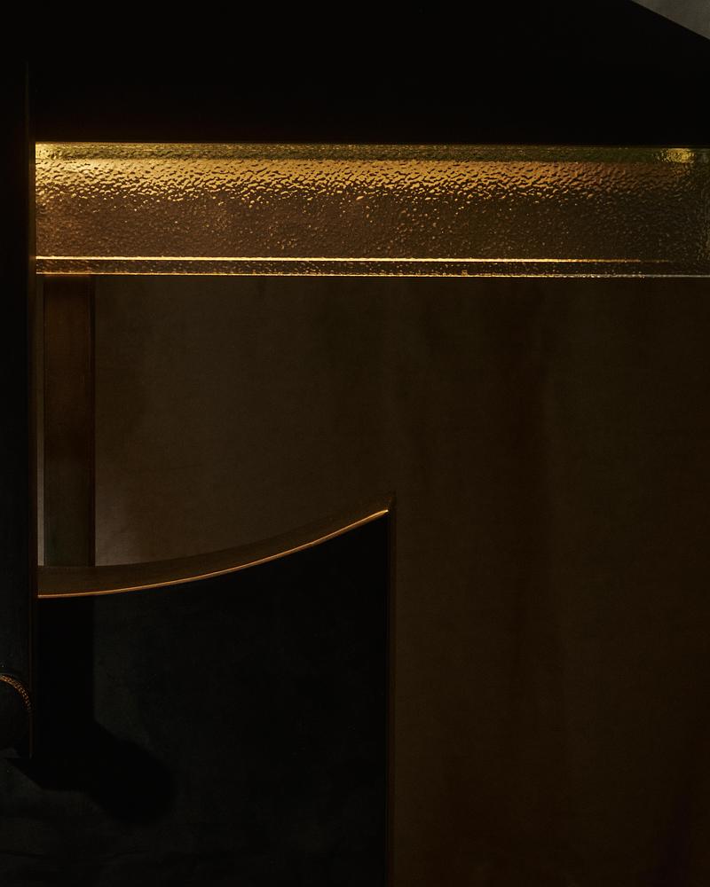 Press kit | 7861-01 - Press release | KAIA Presents First Collection with Pauline Leprince: Beneath the Surface - KAIA - Lighting Design - "Axis" Table Lamp - Photo credit: Matthew Gordon