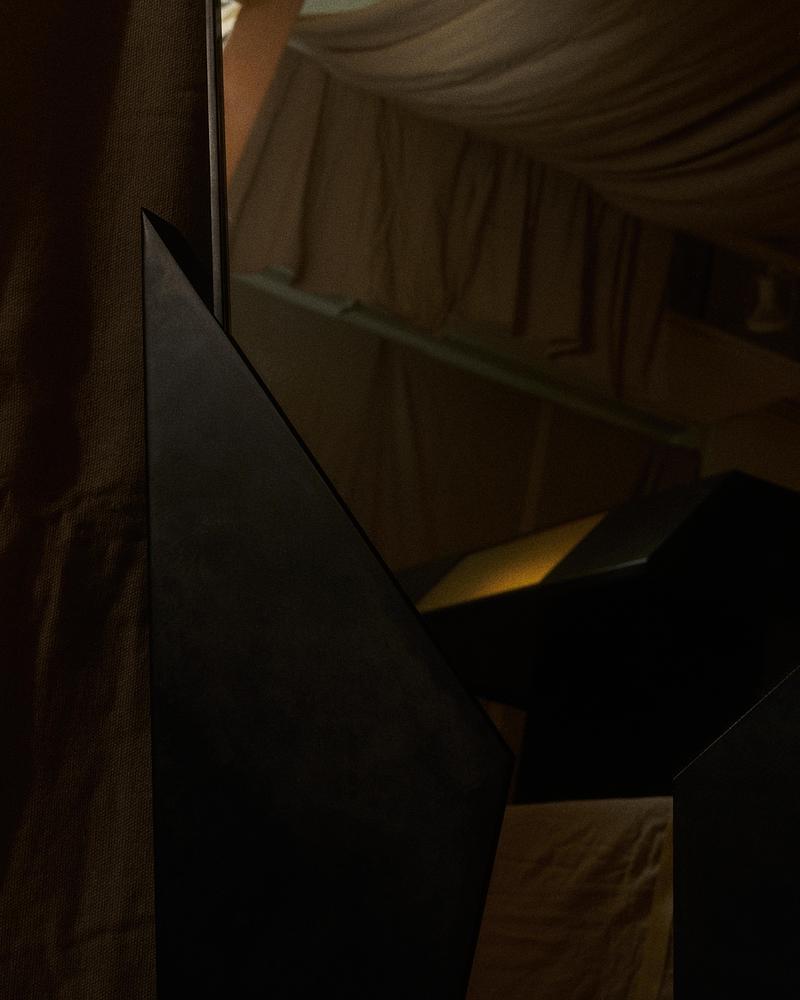 Press kit | 7861-01 - Press release | KAIA Presents First Collection with Pauline Leprince: Beneath the Surface - KAIA - Lighting Design - "Disarmed" Mirror - Photo credit: Matthew Gordon