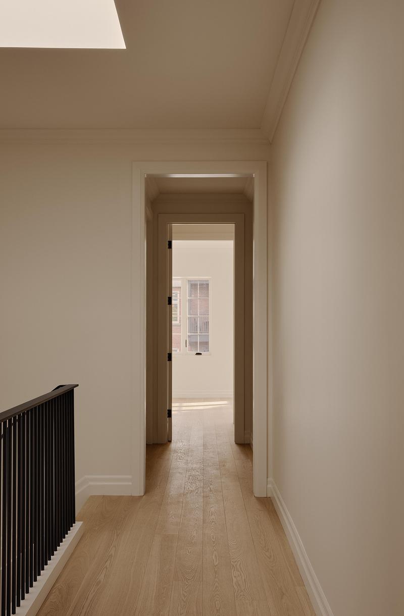 Press kit | 4241-11 - Press release | Wood Residence - Vives St-Laurent - Residential Architecture - Second floor hallway - Photo credit: Alex Lesage