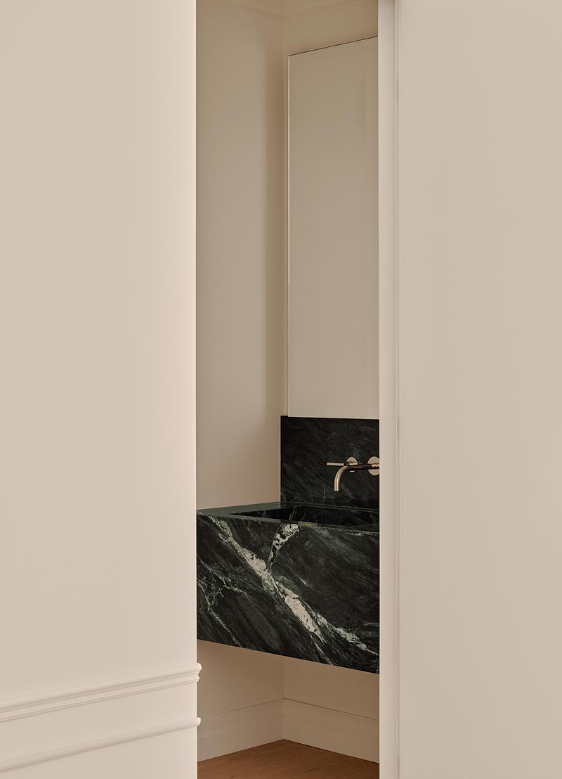 Press kit | 4241-11 - Press release | Wood Residence - Vives St-Laurent - Residential Architecture - Powder room - Photo credit: Alex Lesage