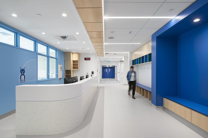 Dossier de presse | 2275-09 - Communiqué de presse | Un nouveau centre mère-enfant et urgence à Sherbrooke propose une expérience hospitalière renouvelée - Jodoin Lamarre Pratte + Yelle Maillé + Équipe A architectes en consortium - Architecture institutionnelle - <p class="">Poste d’accueil secondaire de la pédopsychiatrie </p> - Crédit photo : <p class="">Adrien Williams</p>