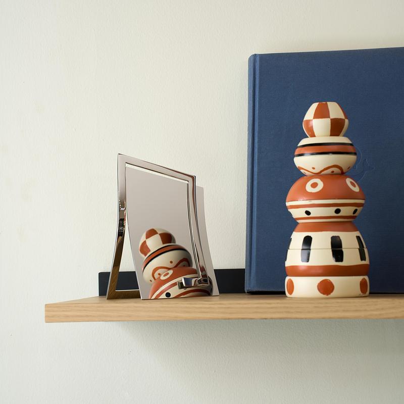 Dossier de presse | 7491-02 - Communiqué de presse | BằNG · Unboring Objects : façonnés par les matériaux, les procédés et l’environnement d’atelier - BằNG - Design d’éclairage - Miroir QUA format A6 - Crédit photo : BằNG