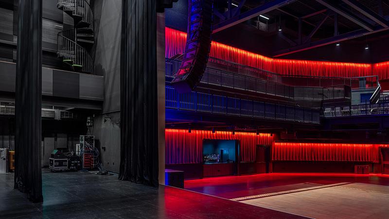 Dossier de presse | 2757-62 - Communiqué de presse | CAW Architects Unveils a Trio of Transformative Theater Projects that Redefine the California Performance Landscape - CAW Architects - Architecture commerciale -  Channel 24: The theater's balconies are equipped to counteract audience-induced vibrations.    - Crédit photo : Kat Alves