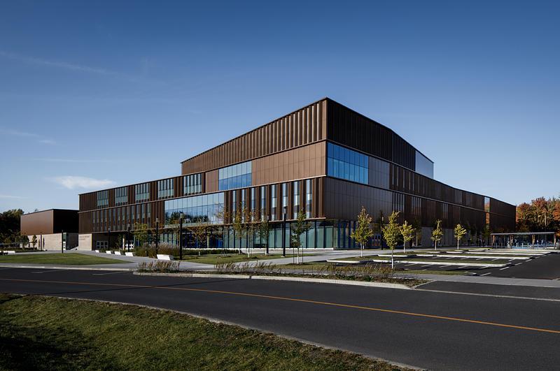 Press kit | 916-21 - Press release | MSDL Architects Announces the Appointment of a New Partner - Menkès Shooner Dagenais LeTourneux Architectes - Commercial Architecture - Du Bosquet High School, Drummondville (Quebec) - Photo credit: Stéphane Brügger