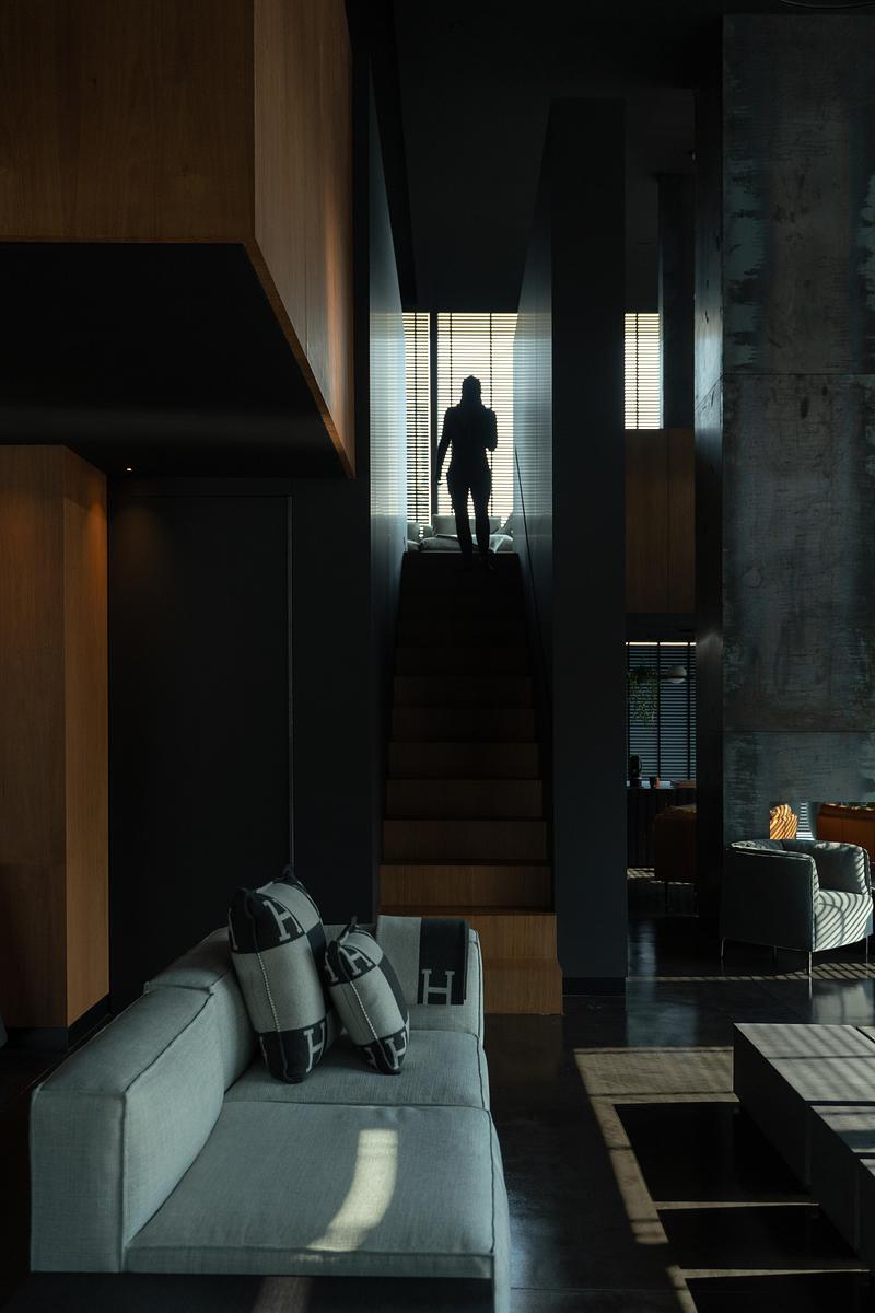 Dossier de presse | 7862-01 - Communiqué de presse | Noir Matière - Boobrook - Design d’intérieur résidentiel - Crédit photo : Shoayb Khattab