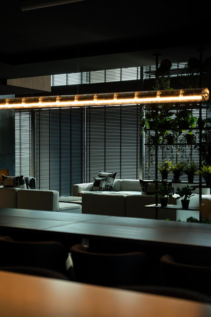 Dossier de presse | 7862-01 - Communiqué de presse | Noir Matière - Boobrook - Design d’intérieur résidentiel - Crédit photo : Shoayb Khattab