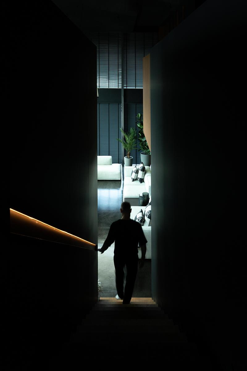 Dossier de presse | 7862-01 - Communiqué de presse | Noir Matière - Boobrook - Design d’intérieur résidentiel - Crédit photo : Shoayb Khattab