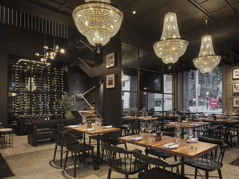 Dossier de presse | 3962-02 - Communiqué de presse | Cléo Katcho Design Architectural revisite la brasserie française en aménageant une nouvelle adresse Chez Lionel au centre-ville de Montréal - Cleo Katcho Design Architectural Inc. - Design d’intérieur commercial - Crédit photo : Maxime Brouillet