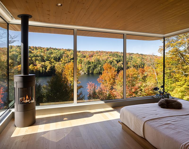 Press kit | 880-25 - Press release | The Albatross - MU Architecture - Residential Architecture - Master's bedroom - Photo credit: Stéphane Groleau