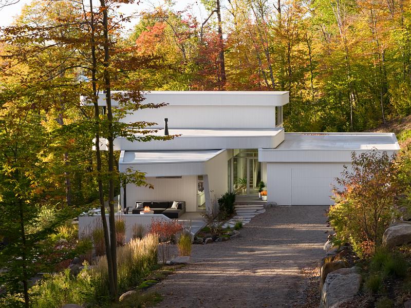 Press kit | 880-25 - Press release | The Albatross - MU Architecture - Residential Architecture - The approach - Photo credit:  Stéphane Groleau 