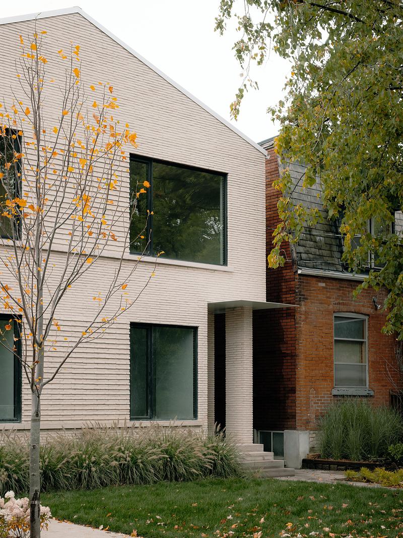 Press kit | 7856-01 - Press release | Montrose Sixplex: A New Housing Model for Gentle Density on a Residential Street in Toronto - Gabriel Fain Architects - Residential Architecture -  Front facade entrance of Unit 4 - Photo credit:  Félix Michaud 