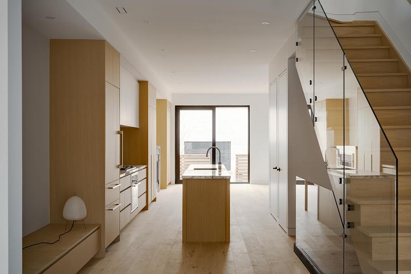 Press kit | 7856-01 - Press release | Montrose Sixplex: A New Housing Model for Gentle Density on a Residential Street in Toronto - Gabriel Fain Architects - Residential Architecture -  Kitchen and stairs of Unit 2 - Photo credit: Félix Michaud