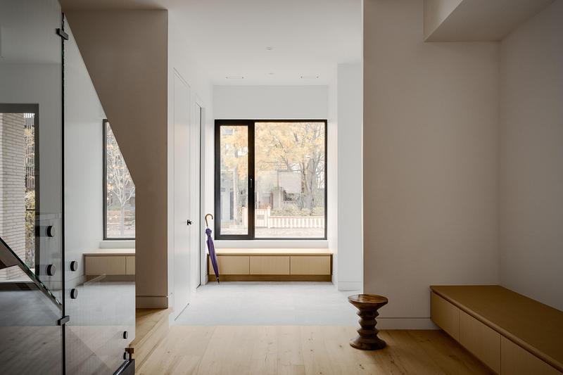 Press kit | 7856-01 - Press release | Montrose Sixplex: A New Housing Model for Gentle Density on a Residential Street in Toronto - Gabriel Fain Architects - Residential Architecture -   Entrance foyer of Unit 2 - Photo credit: Félix Michaud