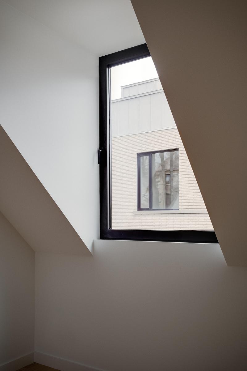 Press kit | 7856-01 - Press release | Montrose Sixplex: A New Housing Model for Gentle Density on a Residential Street in Toronto - Gabriel Fain Architects - Residential Architecture -  Laneway house dormer window - Unit 5 - Photo credit: Félix Michaud