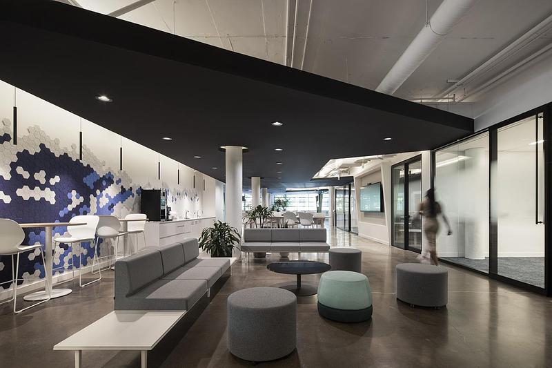Dossier de presse | 7474-04 - Communiqué de presse | L’impact du design d’intérieur en milieu de travail - GKC Architecture & Design - Design d’intérieur commercial - Crédit photo : Adrien Williams