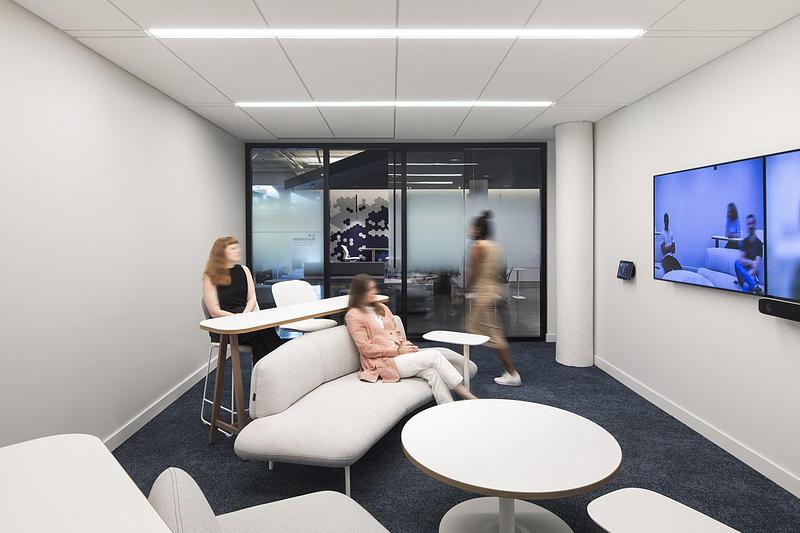 Dossier de presse | 7474-04 - Communiqué de presse | L’impact du design d’intérieur en milieu de travail - GKC Architecture & Design - Design d’intérieur commercial - Crédit photo : Adrien Williams