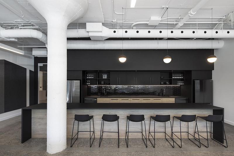 Dossier de presse | 7474-04 - Communiqué de presse | L’impact du design d’intérieur en milieu de travail - GKC Architecture & Design - Design d’intérieur commercial - Crédit photo : Adrien Williams