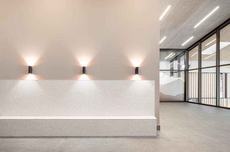 Press kit | 2506-14 - Press release | An Alpine Sense of Space in Ceramic - Agrob Buchtal - Commercial Architecture - Photo credit:  <p class="">@agrob-buchtal.de / David Matthiessen<br></p> 