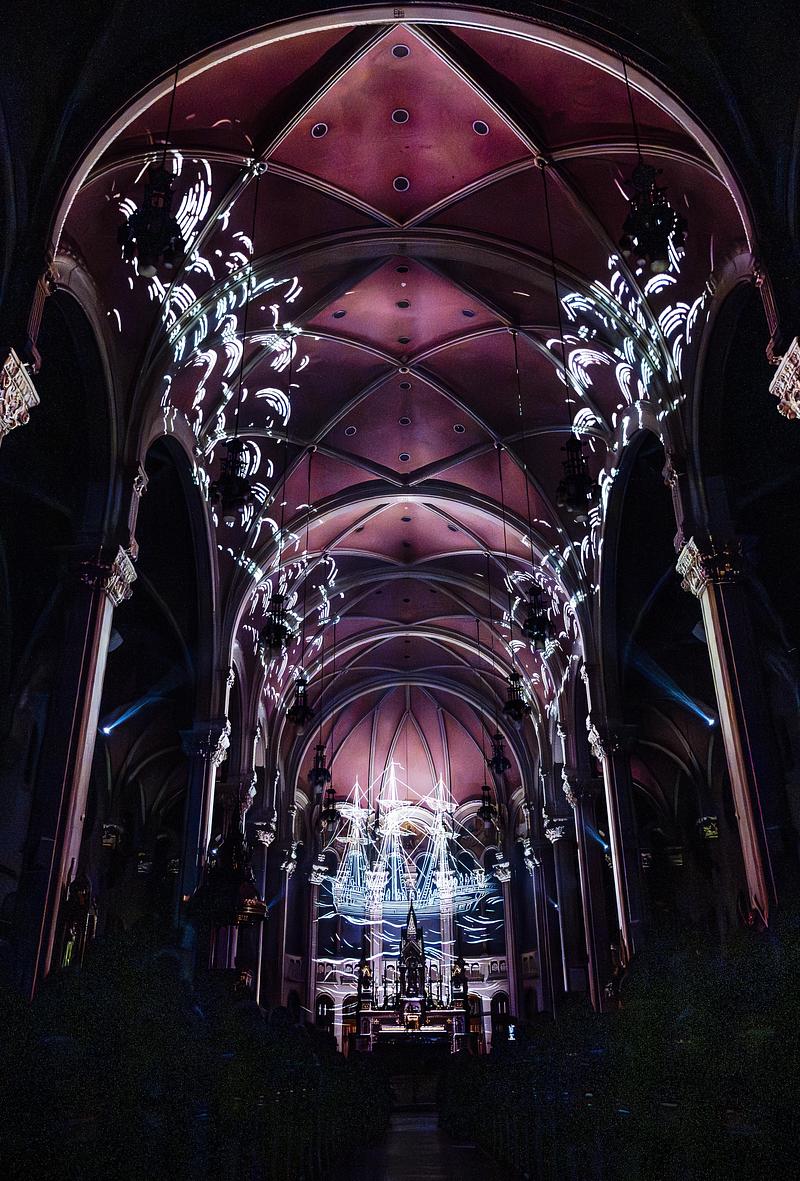 Press kit | 1089-13 - Press release | AURA by Moment Factory: Transforming Iconic Cultural Venues Into Must-Visit Immersive Destinations - Moment Factory - Multimedia Design - AURA Église Saint-Roch, Quebec City (inaugurated in 2025) - Photo credit: Moment Factory