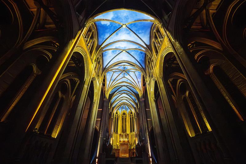 Press kit | 1089-13 - Press release | AURA by Moment Factory: Transforming Iconic Cultural Venues Into Must-Visit Immersive Destinations - Moment Factory - Multimedia Design - AURA Grace Cathedral, San Francisco (inaugurated in 2025) - Photo credit: Moment Factory