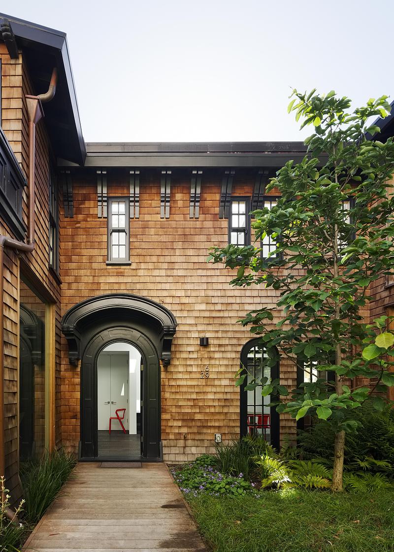 Press kit | 7639-01 - Press release | Cow Hollow - Mark English Architects - Residential Architecture - Primary Facade - Photo credit: Joe Fletcher