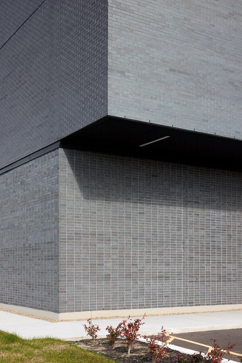 Press kit | 1440-05 - Press release | NFOE and Archi– Design Monolithic Laboratory in Quebec - NFOE  | Archi– - Institutional Architecture - Facade detail - Photo credit: James Brittain