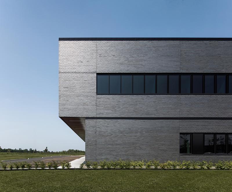 Press kit | 1440-05 - Press release | NFOE and Archi– Design Monolithic Laboratory in Quebec - NFOE  | Archi– - Institutional Architecture - East Facade - Photo credit: Stéphane Brügger