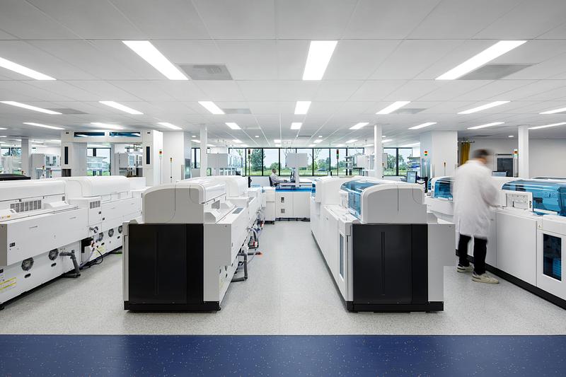 Press kit | 1440-05 - Press release | NFOE and Archi– Design Monolithic Laboratory in Quebec - NFOE  | Archi– - Institutional Architecture - Central lab - Photo credit: Stéphane Brügger