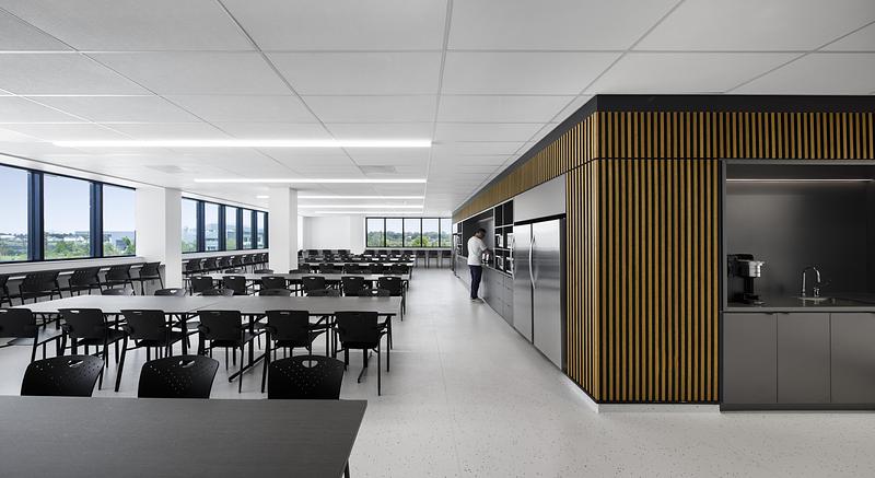 Press kit | 1440-05 - Press release | NFOE and Archi– Design Monolithic Laboratory in Quebec - NFOE  | Archi– - Institutional Architecture - Employee room - Photo credit: Stéphane Brügger